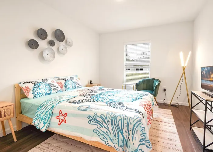 Coastal Vibes & Family Fun-Spacious 3Br, Kidz Zone, Desirable Neighborhood