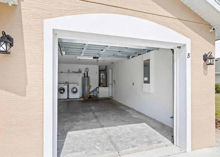 Beach House King Bed Pet Friendly! Fast Wi-Fi Netflix Garage